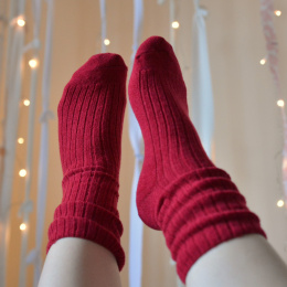 [35-38] Fest Ciepłe Zoki CZERWIEŃ (wełna jagnięca)