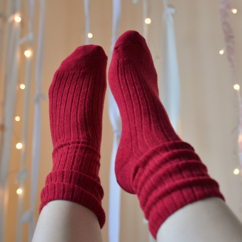 [35-38] Fest Ciepłe Zoki CZERWIEŃ (wełna jagnięca)