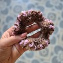 ZESTAW Szydełkowane scrunchie czekoladowe 2szt. 100% wełna