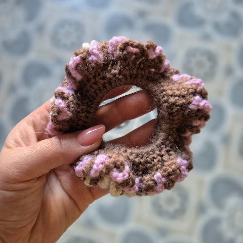 ZESTAW Szydełkowane scrunchie czekoladowe 2szt. 100% wełna ZESTAW Szydełkowane scrunchie czekoladowe 2szt. 100% wełna