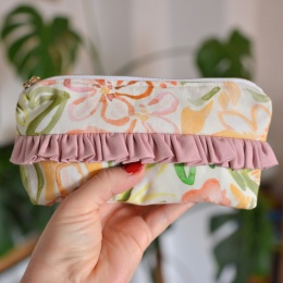 Kosmetyczka mini jasna z falbanką