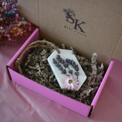 2w1 Zawieszka zapachowa sojowa/wosk Zielona Herbata zapakowana na prezent Sara&Koko