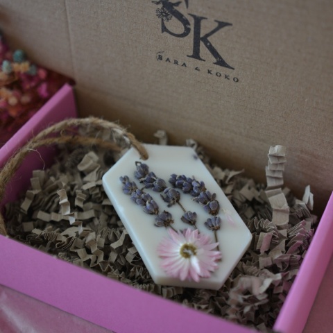 2w1 Zawieszka zapachowa sojowa/wosk Zielona Herbata zapakowana na prezent Sara&Koko