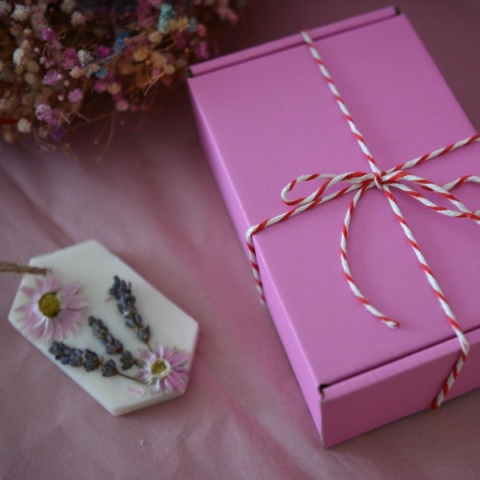 2w1 Zawieszka zapachowa sojowa/wosk Zielona Herbata zapakowana na prezent Sara&Koko