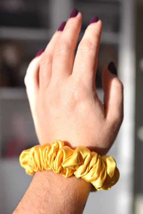 Jedwab MINI gumka upcykling scrunchie KANAREK
