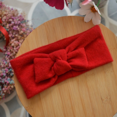 Kaszmir czerwona PREMIUM upcykling średnia puchata z kokardką