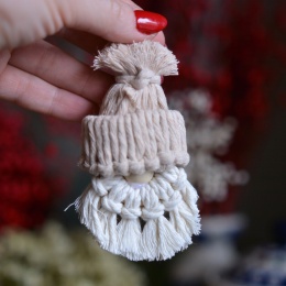 Skrzat mikołaj beżowa czapka Hand Made