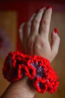 ZESTAW 2szt. Szydełkowane scrunchie czerwień i róż 100% wełna