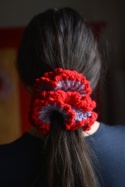 ZESTAW 2szt. Szydełkowane scrunchie czerwień i róż 100% wełna