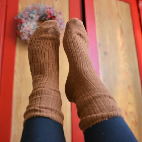 [39-41] Fest Ciepłe Zoki ORZECH/KARMEL (wełna jagnięca)