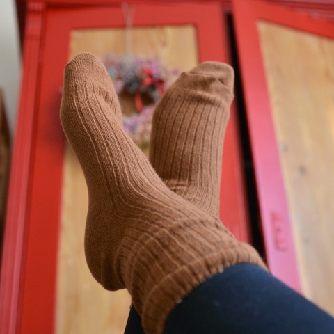 [35-38] Fest Ciepłe Zoki ORZECH/KARMEL (wełna jagnięca)