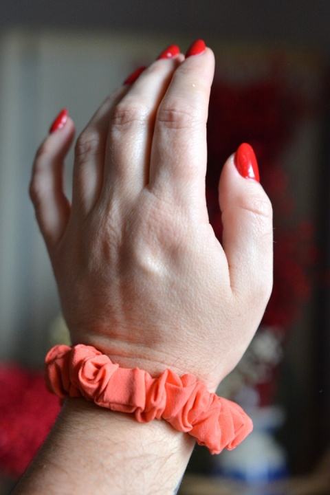 Jedwab MINI MINI gumka upcykling scrunchie BRZOSKWINIA