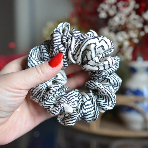 Jedwab MAXI gumka upcykling scrunchie ZEBRA