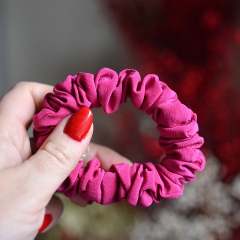 Jedwab MINI gumka upcykling scrunchie NIESFORNA MAGENTA